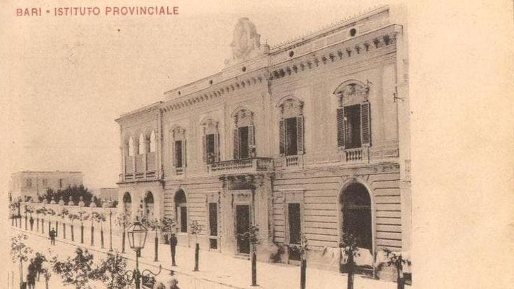 Il liceo Scacchi e Bari: cento anni in nome del Sapere nella città che si trasforma