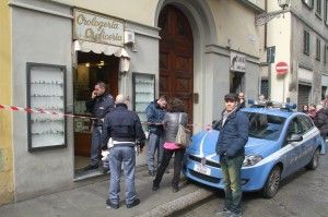 Rapina in gioielleria<br />legata la proprietaria
