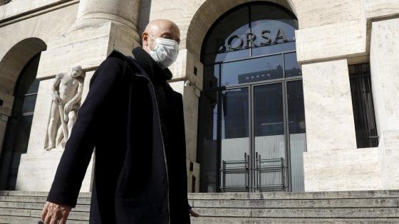 Il Covid 19 si fa sentire sui conti trimestrali. Tonfo per Milano: -4,78%. Lo spread chiude a 236