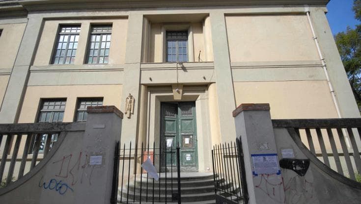Crollo alla scuola elementare Garzilli, chiuse cinque classi e gli uffici della segreteria