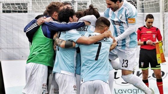 Serie B, il Benevento passa a Cosenza. L'Entella piega il Pescara. Pari tra Pisa e Chievo