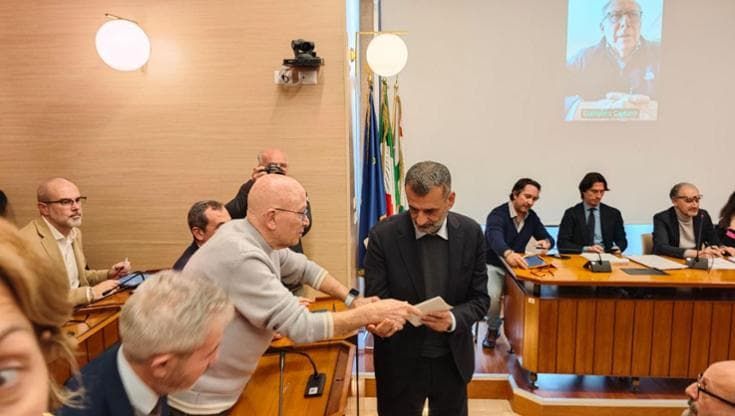 Natuzzi, non ci saranno chiusure: l’azienda scende a patti. Decaro: “È la nostra storia”