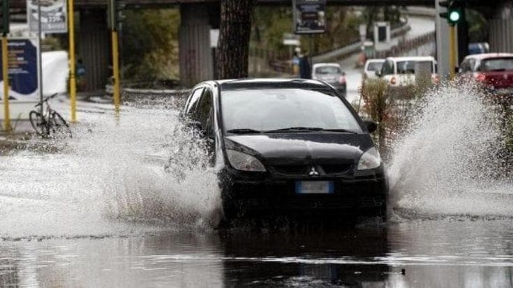 Temporali improvvisi e raffiche di vento al Nord, ancora caldo al Sud e nelle Isole: ecco come sarà il tempo oggi