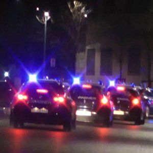 I carabinieri assediano il fortino del clan: preso il boss Ferrara mentre vede la partita del Napoli