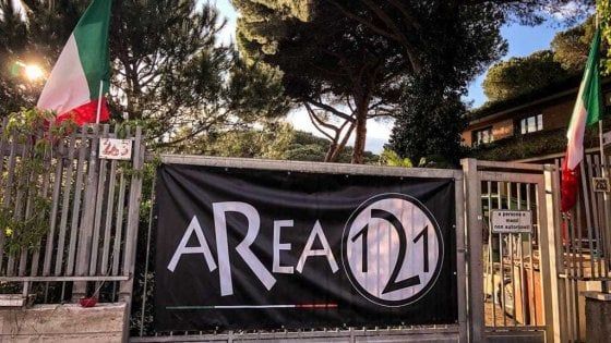 Roma, "Stop subito all'occupazione neofascista degli stabili dell'Aeronautica a Ostia" 