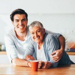 Sempre più under 35 in Italia vivono ancora con i genitori