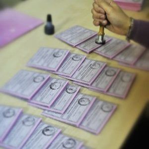 Sondaggi, le due Italie elettorali: nelle città sopra i 60 mila abitanti vincono i giallorossi, sotto il centrodestra