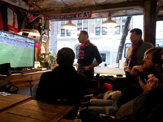 Piccolo Caff&eacute; di Manhattan, dove i rossobl&ugrave; fanno festa anche per uno 0-0
