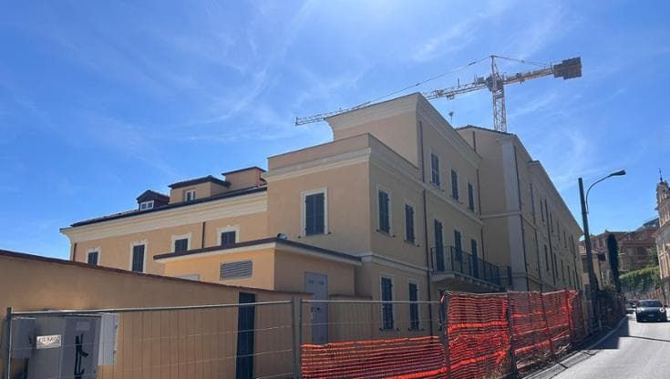 Alassio, polemica in Comune: l’hotel delle suore che non è mai esistito ora diventerà seconde case