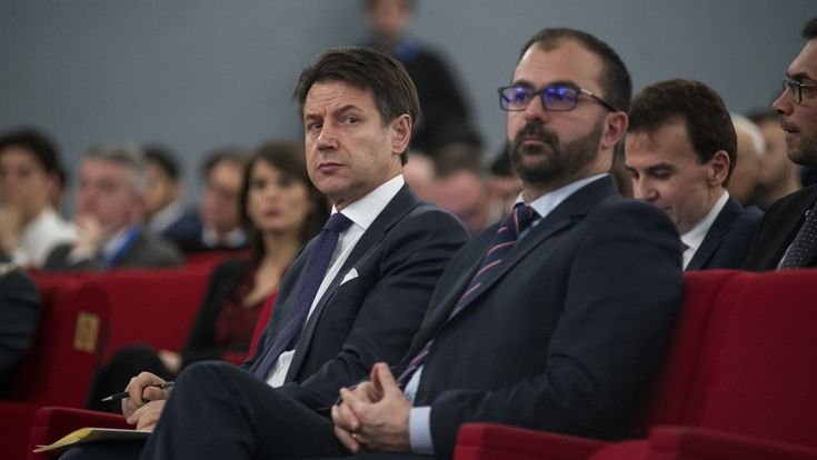 Conte blocca la nascita dei gruppi di Fioramonti: “Mettono a rischio il governo”