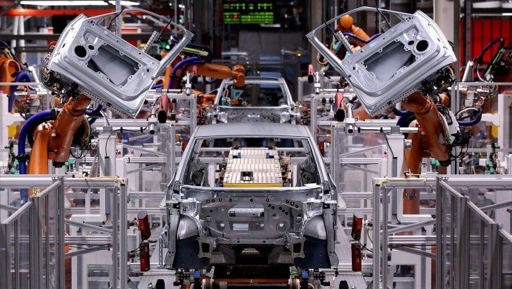 Auto, lo stop al motore termico allarma Confindustria: "Sconcertati dalla posizione del Cite"