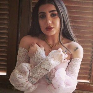 Modella e blogger irachena uccisa a Bagdad. Nel Paese si allunga la scia di femminicidi