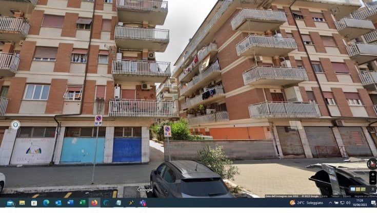 Minaccia la ex di morte, rompe un tubo del gas per far saltare in aria il condominio ma sviene con l'accendino in mano