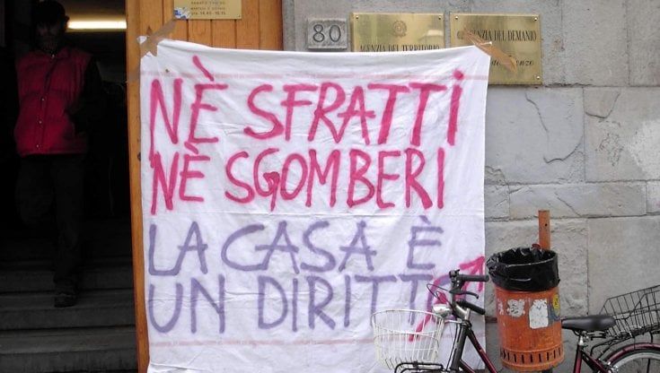 Avanzano i B&b e aumentano gli sfratti “Stop speculazioni, la casa è un diritto”