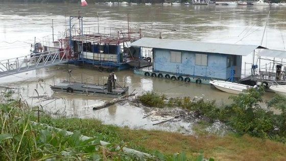 Maltempo, sale il livello del Po: doppia piena in Emilia