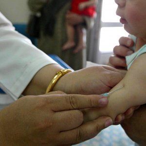 Le Regioni d'accordo: "Vietare la scuola ai bimbi non vaccinati"