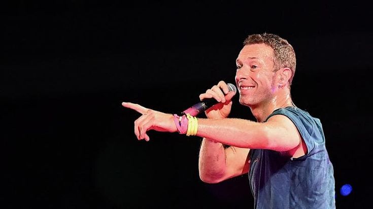 Coldplay, anteprima a Londra per il “film del futuro”: un ipnotico mosaico di arte, colori e musica