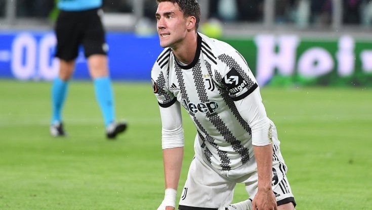 Le pagelle di Juventus-Siviglia: Vlahovic sbaglia tutto, Szczesny evita il peggio. Miretti un fantasma