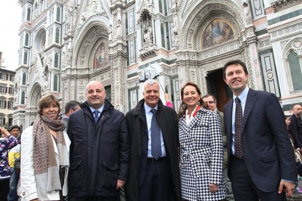 Segolene Royal a Firenze, il ministro passeggia in città