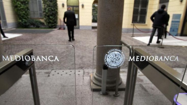 Mps vara la fusione con Mediobanca. Piazzetta Cuccia non sarà più quotata ma si tiene Generali
