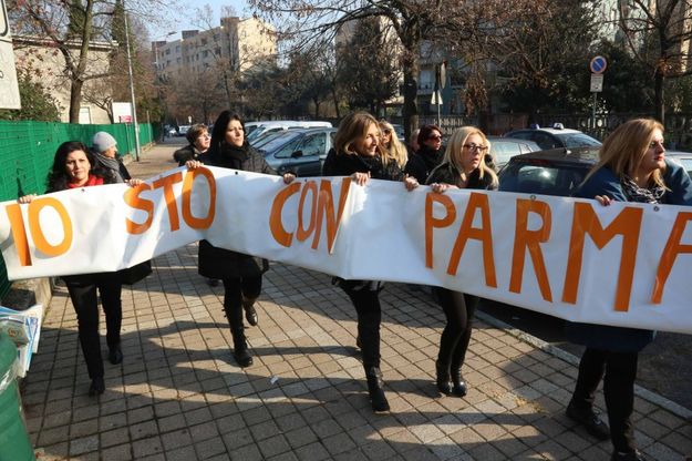 Rozzano, presidio alla scuola Garofani: "Io sto con Parma"