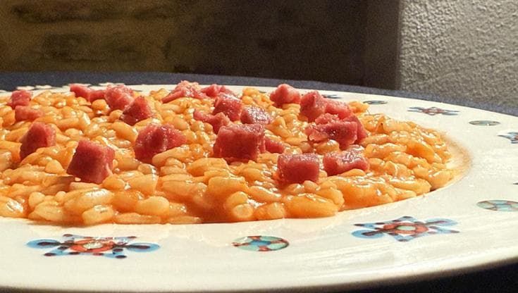 Il risotto “figlio di cane” e il maresciallo Oscar: storia di un piatto della Lomellina pavese