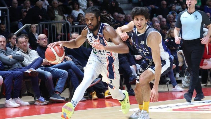 Basket il pagellone. La Virtus si butta via, la Fortitudo insegue sempre: come perderle tutte in una domenica da 5 