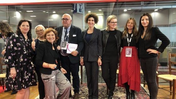 Storie di donne e di terre da amare: la guida alle cantine in rosa