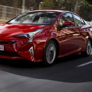 Toyota Prius, la sicurezza viaggia in ibrido