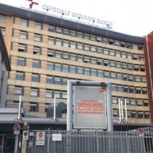Torino, i cani si azzuffano e uno dei proprietari accoltella l'altro: grave al Giovanni Bosco