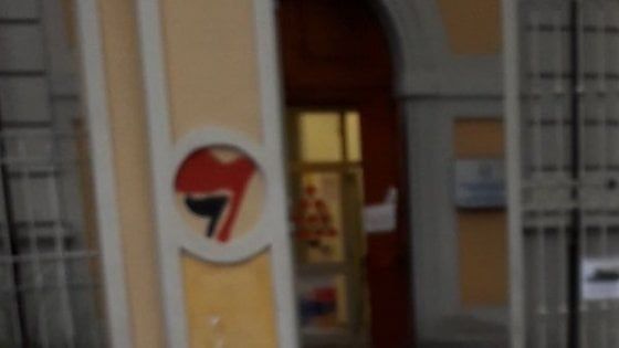 Parma, Lega: "Comune cancelli simbolo di sinistra, indottrina i minori"