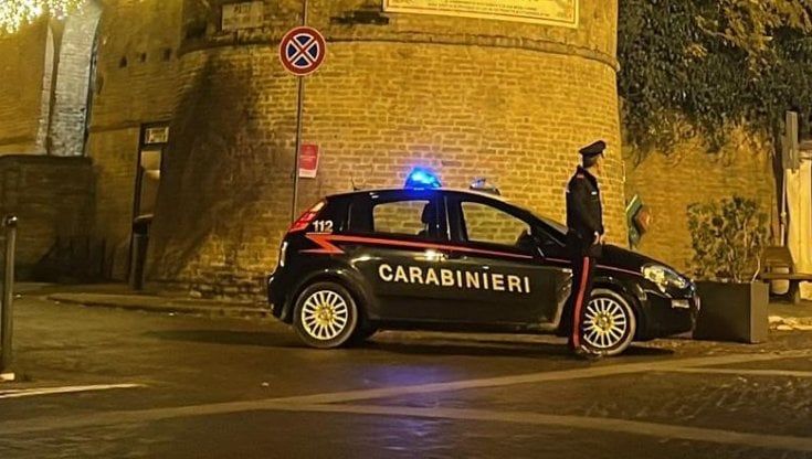 Fa "strage" di pneumatici con un punteruolo: nocetano incastrato dalle telecamere