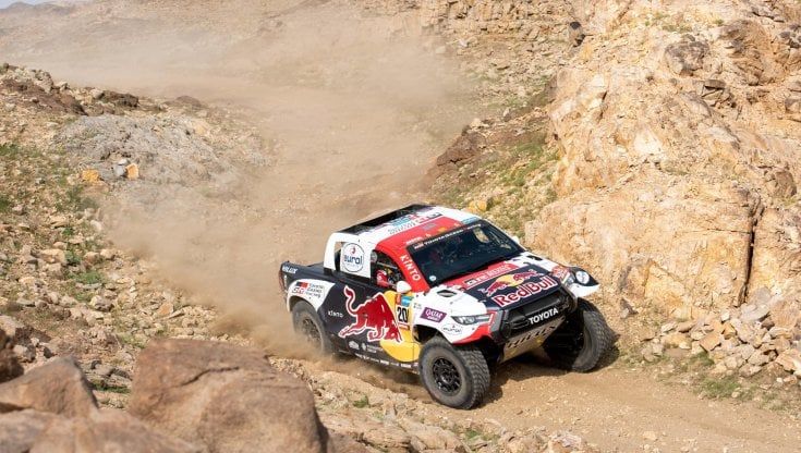 Dakar, Al-Attiyah vince la seconda tappa. Sainz resta leader, Peterhansel e Loeb scivolano molto indietro