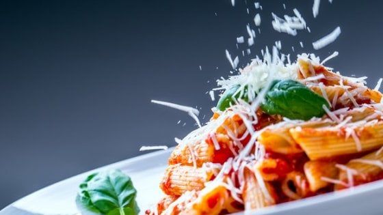 Dieta: non è tanto quanto mangi ma a che ora ti siedi a tavola