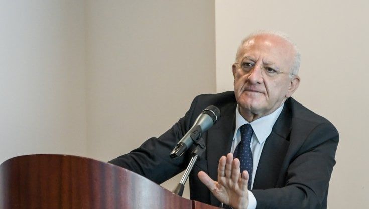 Elezioni, la svolta soft di De Luca: stop invettive e sarcasmo, tregua tattica con i ministri