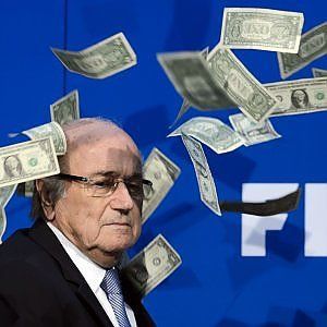 Blatter, nell'anno dello scandalo Fifa ha incassato 3,3 milioni di stipendio
