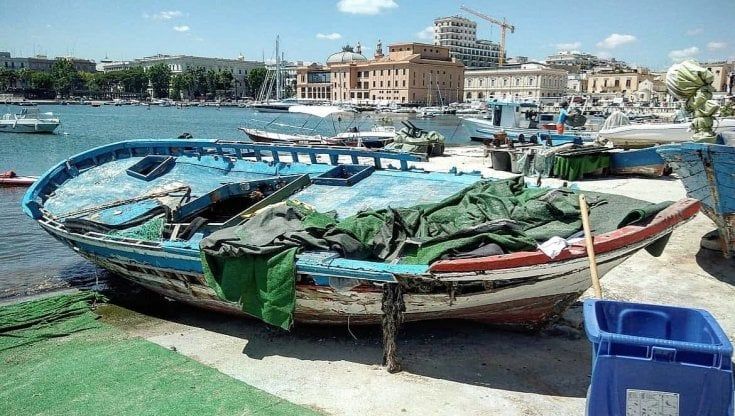 Barche abbandonate, al via la rimozione dai porti di Bari, Torre a Mare e Santo Spirito: "Sono piccole discariche"