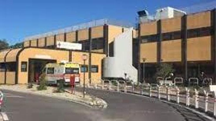 Tragedia improvvisa ad Acilia: neonato muore subito dopo il parto in casa. Si indaga sulle cause