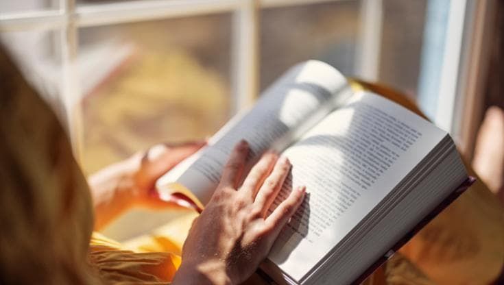 Leggere libri cambia il cervello: gli effetti su memoria e ragionamento