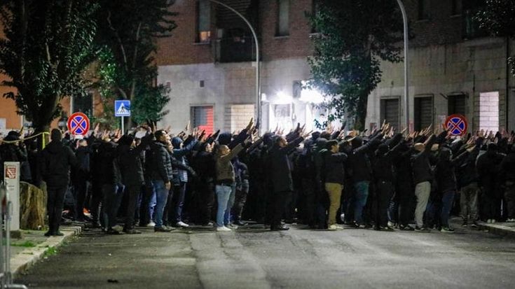 Il locale di sinistra che ospita una kermesse fasciorock: “Ci tappiamo il naso, servono soldi”