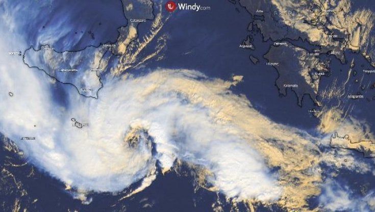 Previsioni meteo, l’uragano Medicane colpisce la Sicilia. Maltempo in tutta l’Italia per il ponte di Ognissanti