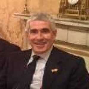 L’ex democristiano Casini: “E’ lui l’unica risorsa contro Grillo ma faccia alleanze” 