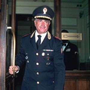 G8, "Canterini non sconti<br />la pena in carcere"