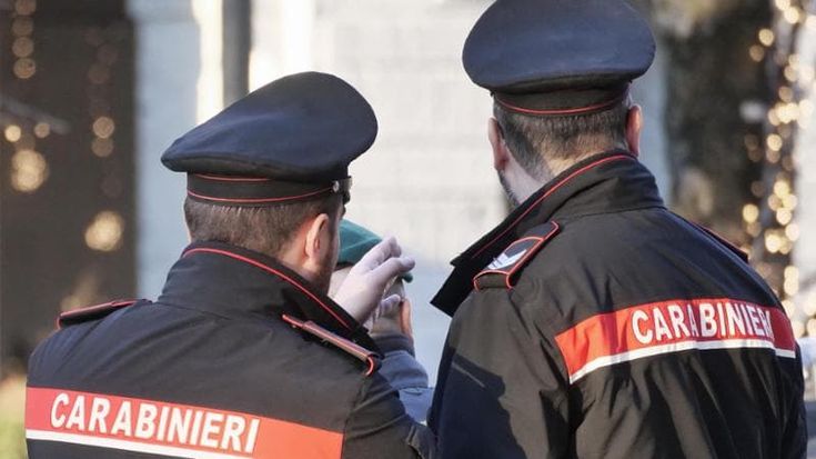 Preso a martellate e calci nella sala slot, rapina violenta nel fiorentino