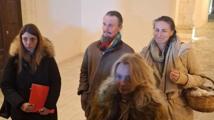 Famiglia nel bosco, prima perizia psichiatrica sui genitori. I legali: “Ricongiungimento possibile”
