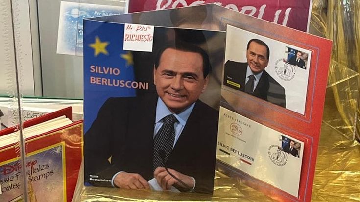 Bologna, il boom del francobollo di Berlusconi nella città rossa: “Centinaia di richieste”