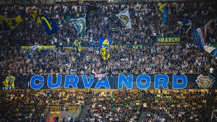Magliette dell’Accademia vendute sottobanco nel negozio di Beretta, così i capi della curva dell’Inter facevano affari: “Ci paghiamo le coreografie”