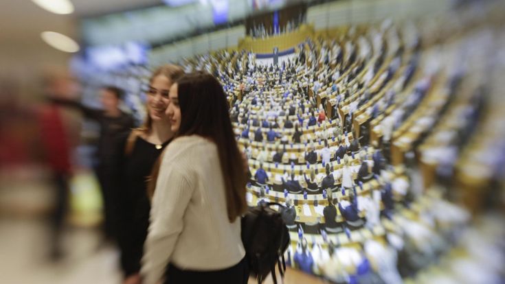 Poco informati sull’Europa: il colpevole silenzio a scuola e sui media italiani
