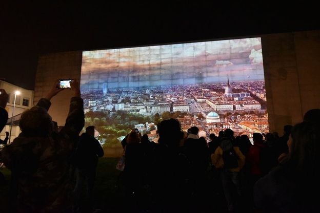 Al via Luci D'Artista, i neon d'autore che illuminano Torino