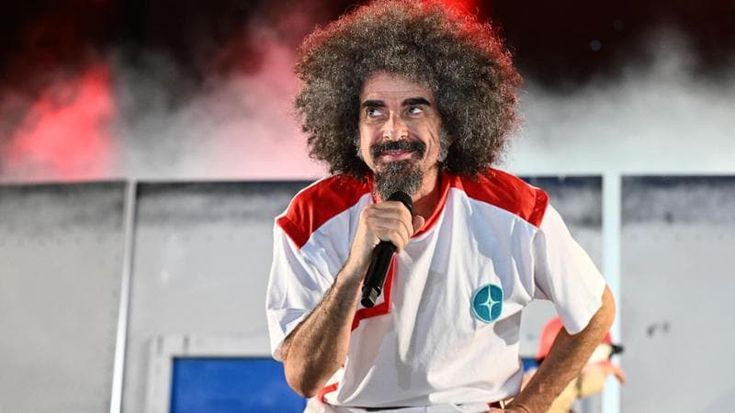 Caparezza atterra ne “Il pianeta delle idee”
